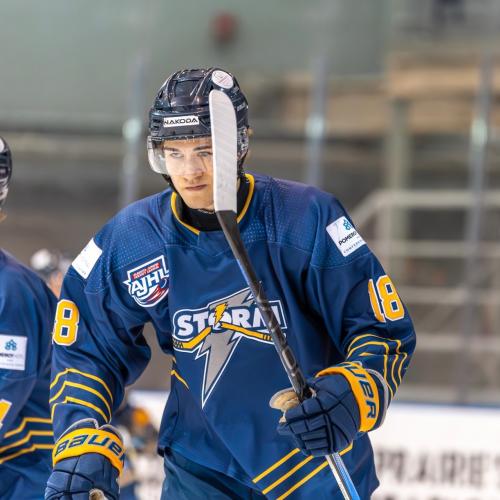 © Photo: Adam Hobbins